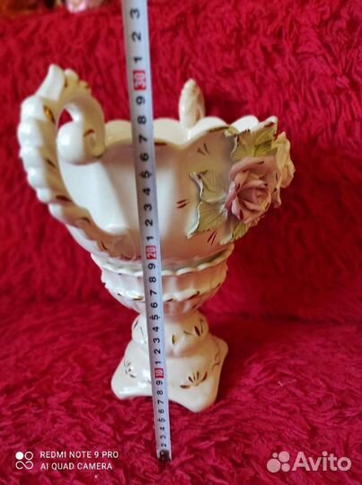 Ваза для фруктов на ножке