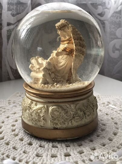 Бронь Снежный шар новогодний