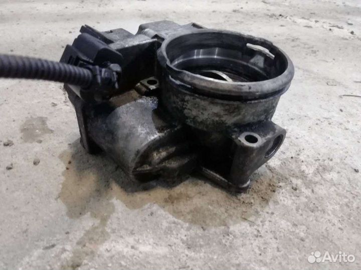 Дроссельная заслонка Volkswagen Passat B6 2.0 2005