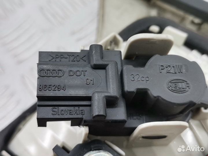 Фонарь крышки багажника правый Audi A4 B6 2006