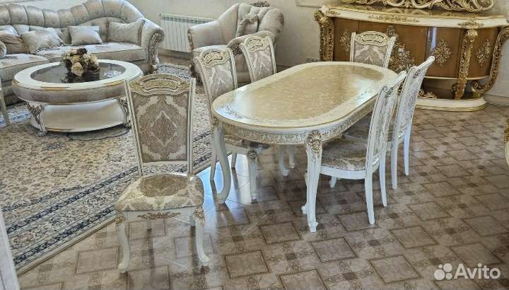 Стол и стулья