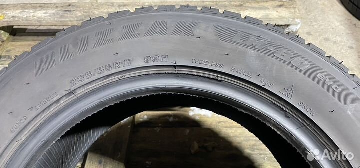 Bridgestone Blizzak LM-80 Evo 235/55 R17