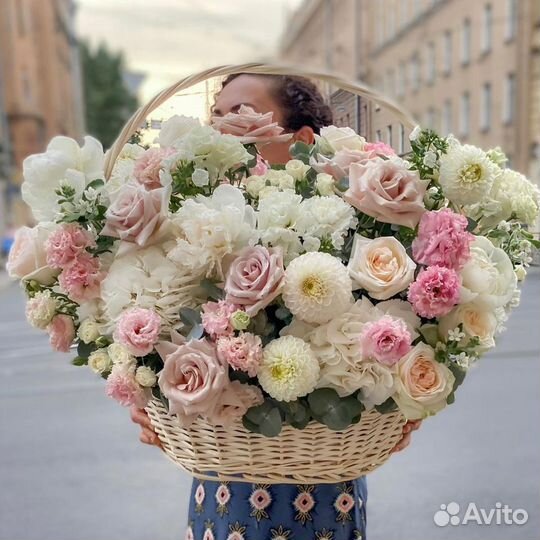 Цветы в корзине