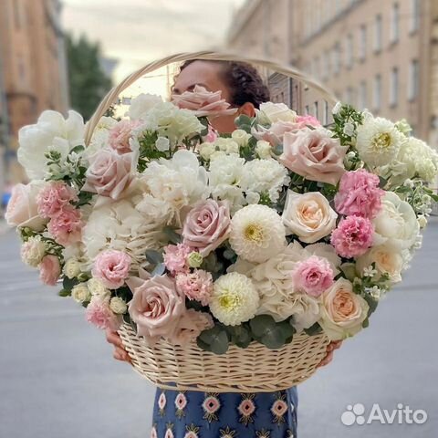 Цветы в корзине