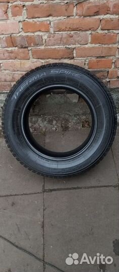 Nitto Therma Spike 225/65 R17