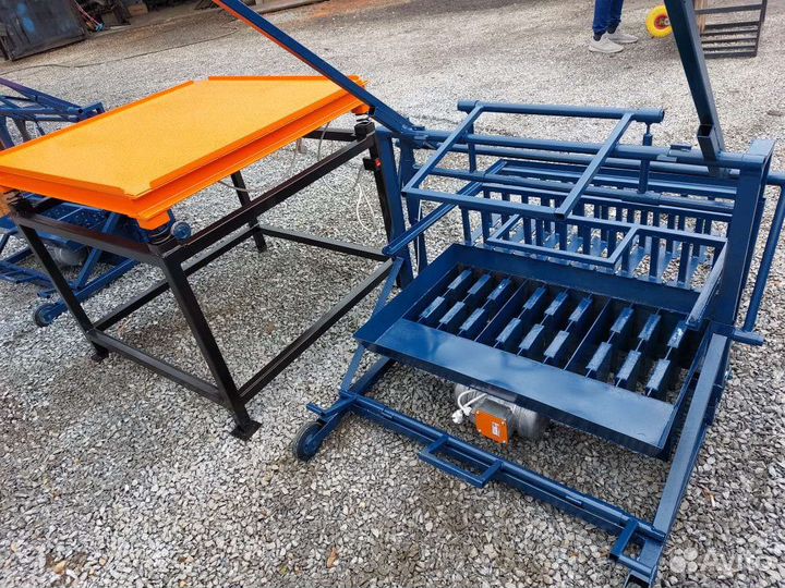 Станок для производства бетонных блоков, с завода