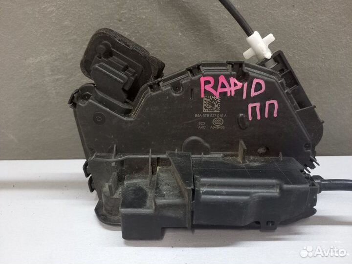 Замок двери передний правый Skoda Rapid 2018