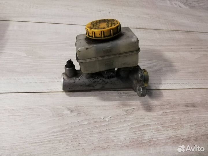 Главный тормозной цилиндр Subaru Forester