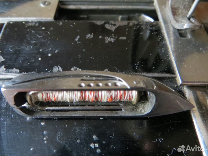 Антикварная швейная машинка