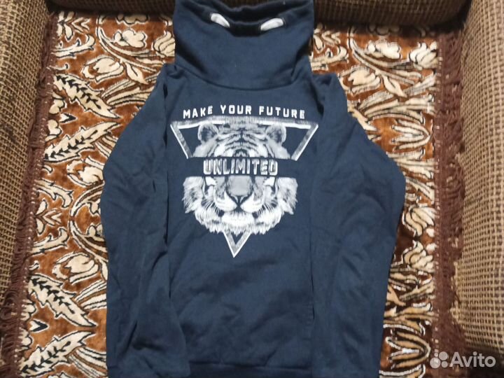 Кофта с длинной горловиной