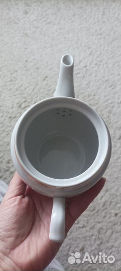 Чайник и сахарница