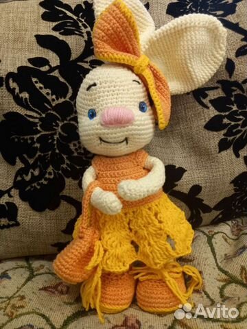 Вязаная игрушка заяц