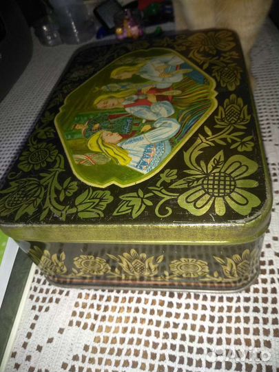 Жестяная коробка винтажная