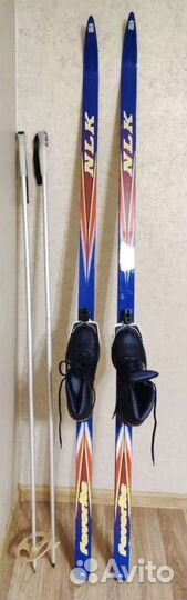 Лыжные ботинки 42, лыжи деревянные с ботинками