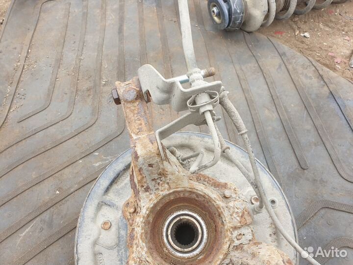 Кулак задний левый Renault Duster Дастер 4WD сборе