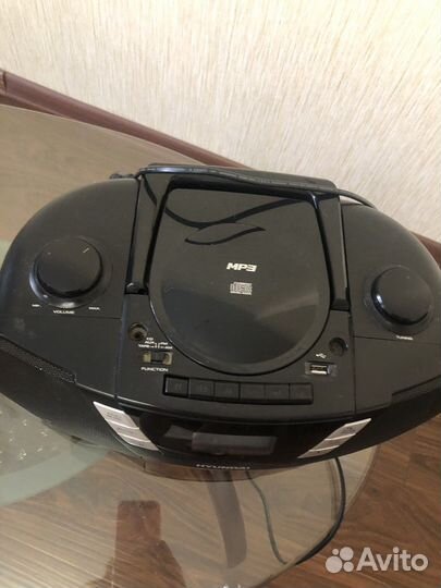 Кассетный магнитофон hyundai.есть диски.радио