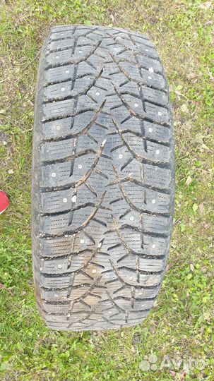 Bridgestone Blizzak Spike-02 SUV 225/60 R17