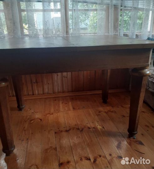 Дубовый обеденный стол