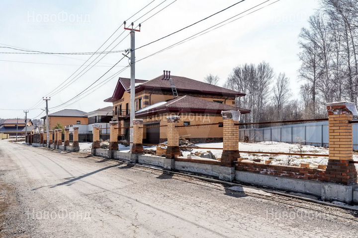 Коттедж 530,7 м² на участке 10,8 сот.