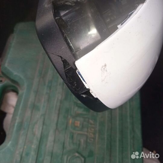 Боковое зеркало