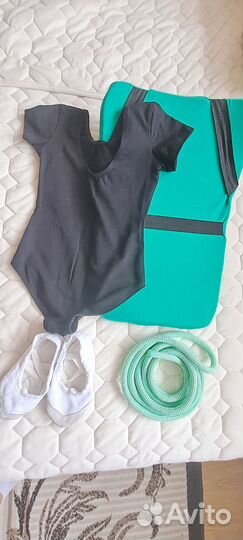 Купальник гимнастический чешки спинка и скакалка