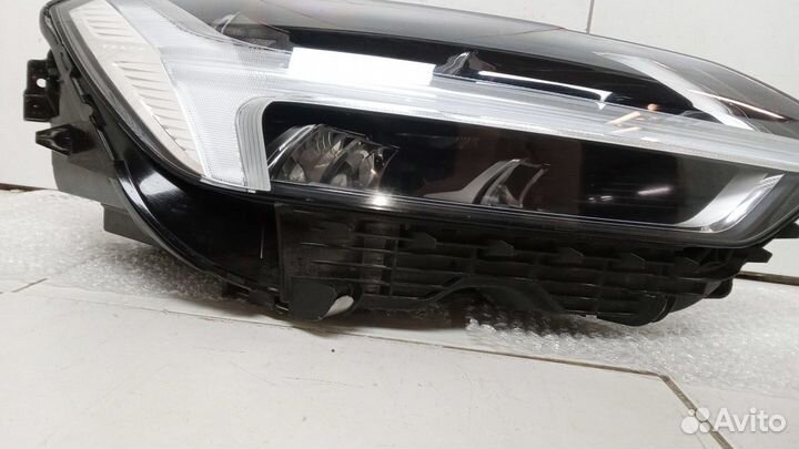 Фара правая Volvo XC60