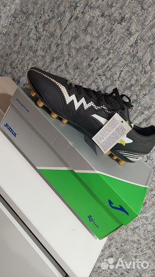 Футбольные бутсы