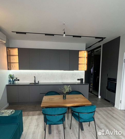 Кухня с фартуком в пoдapoк