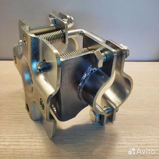 Хомут поворотный для опорного Колеса