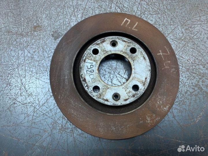 Диск тормозной передний правый Peugeot 208 хэтчбек