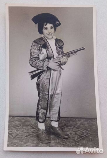 Пять студийных фотографий 1960-х годов