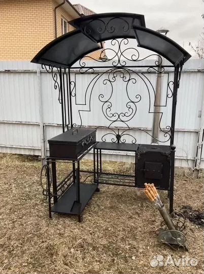 Мангал с крышей