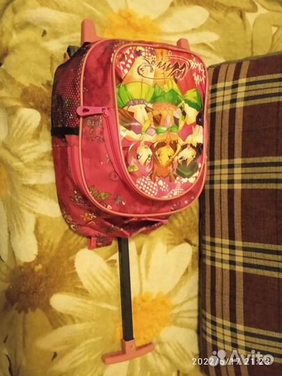 Рюкзак для девочки на колесиках