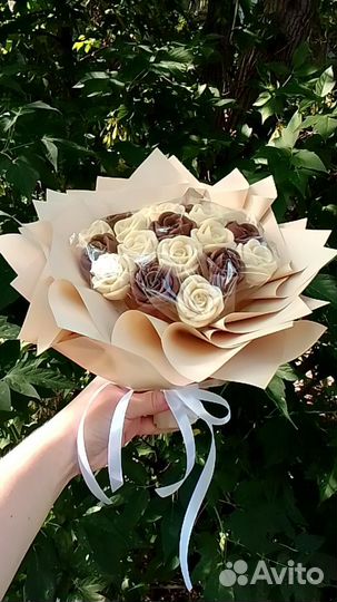 Вкусный сладкий букет шоколадные розы