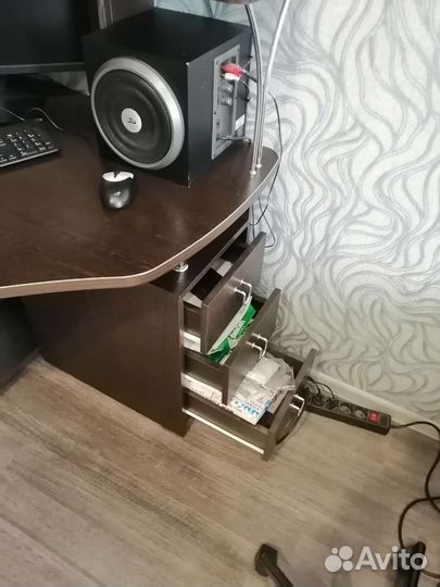 Компьютерный стол