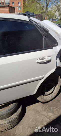 Задняя левая дверь шевроле лачетти