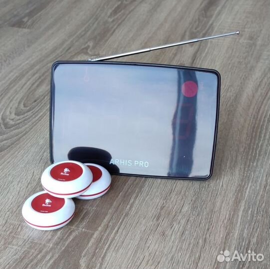 Кнпока вызова официанта и табло отображения вызова