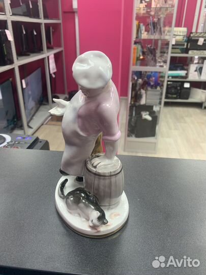 Фарфоровая статуэтка повар и кот
