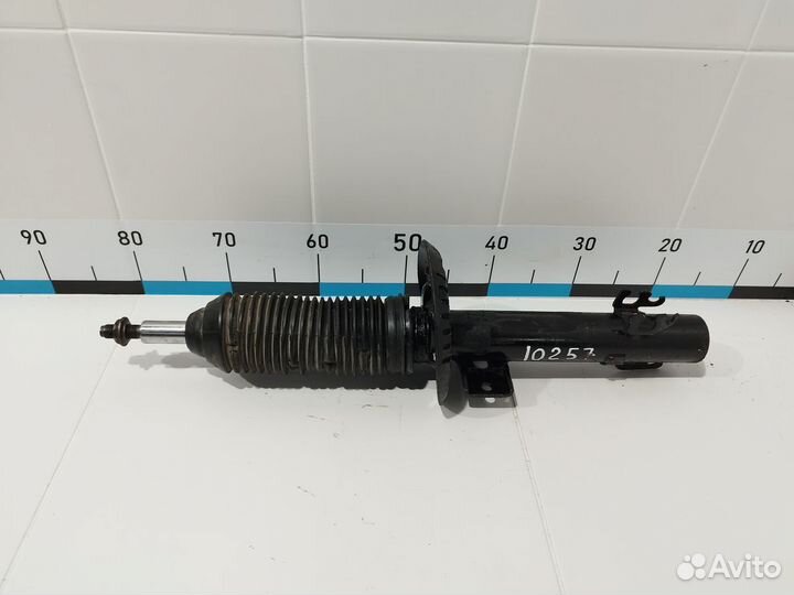 Амортизатор передний Polo (HB) 2009 цена за 1