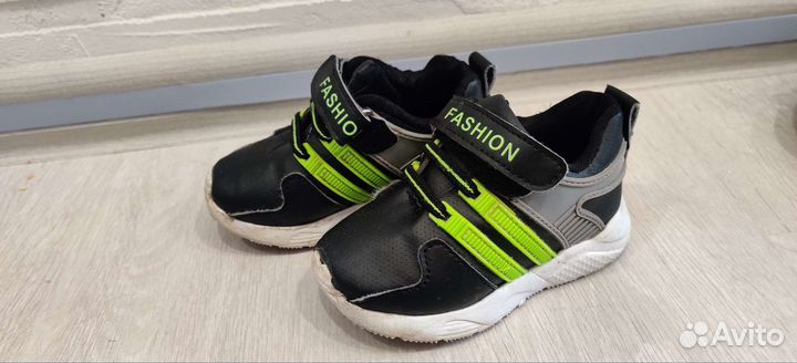 Кроссовки детские 22-25