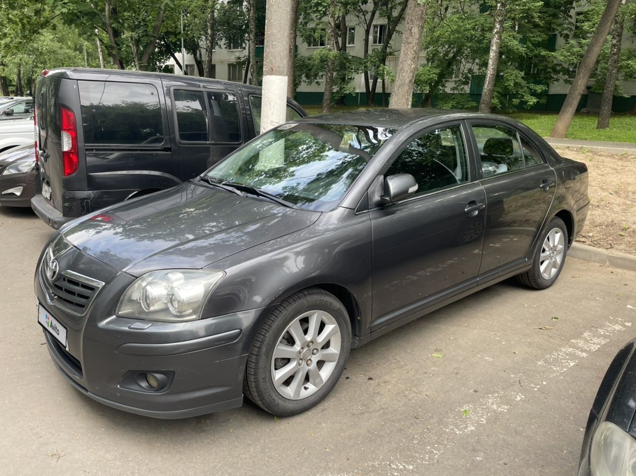 Toyota Avensis: фото владельца