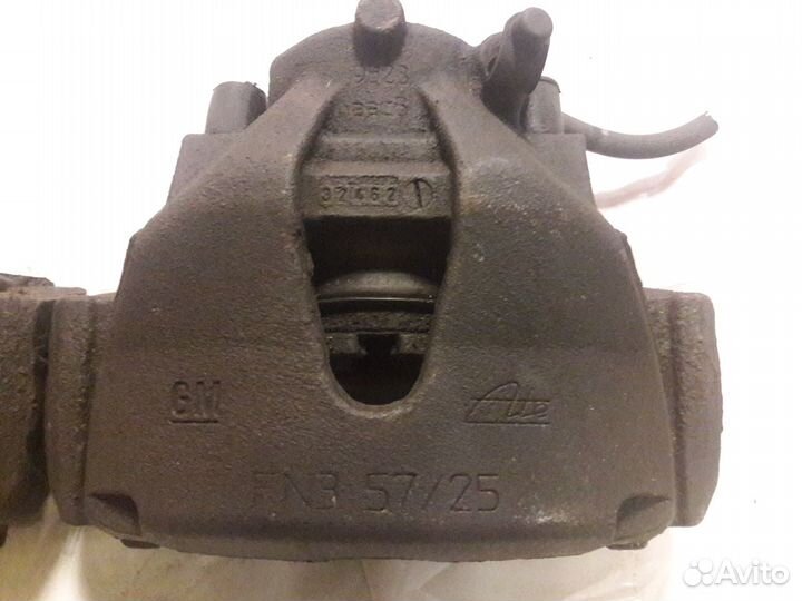 Суппорт Opel Astra H / Zafira B левый - правый