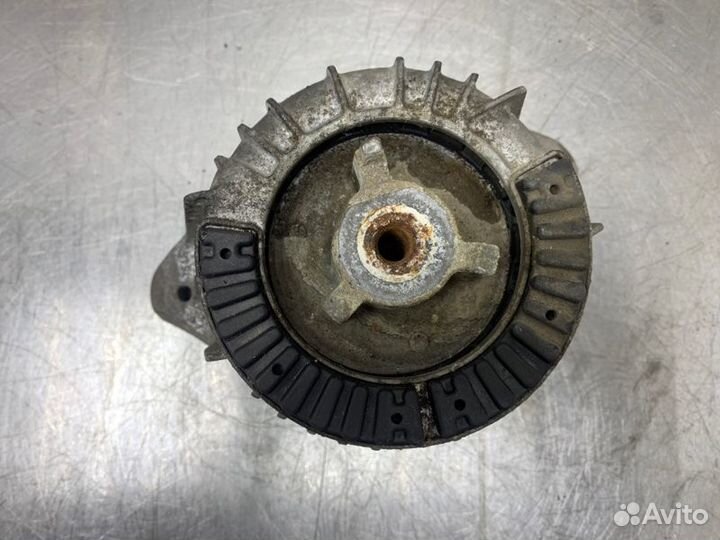 Подушка крепления двигателя Mercedes C-Class W204