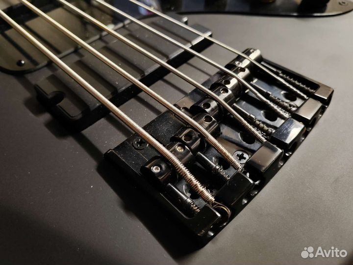 Бас гитара 5 струн Colossus