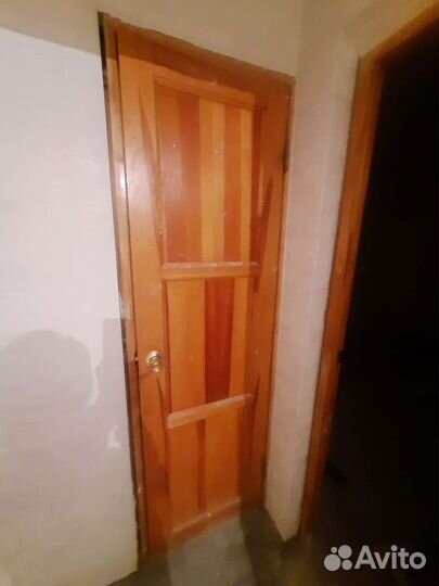 Дверь из массива дерева бу