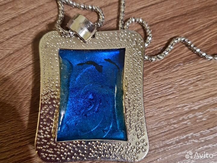 Массивный кулон с цепочкой