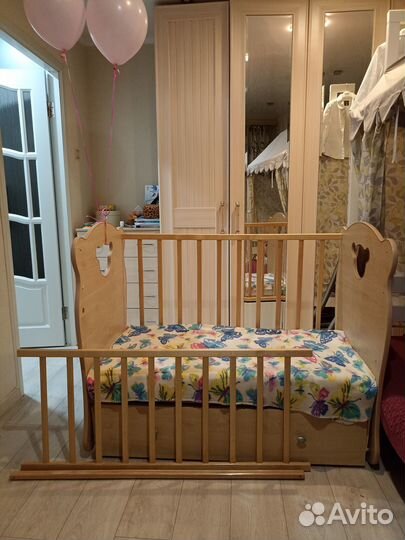 Детская кроватка с поперечным маятником