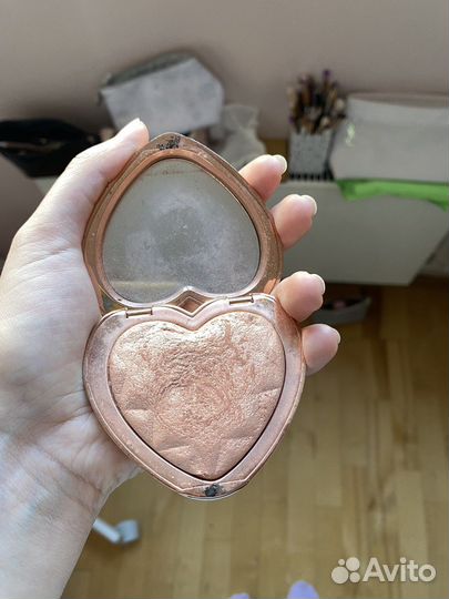 Too faced хайлайтер
