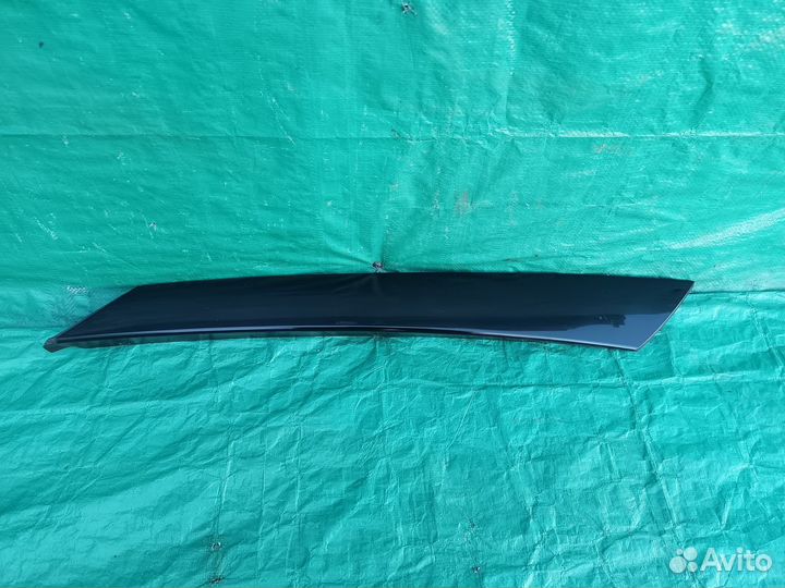 Накладка лобового стекла правая Skoda Fabia 2007+