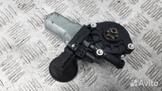 Моторчик стеклоподъемника заднего правого toyota R